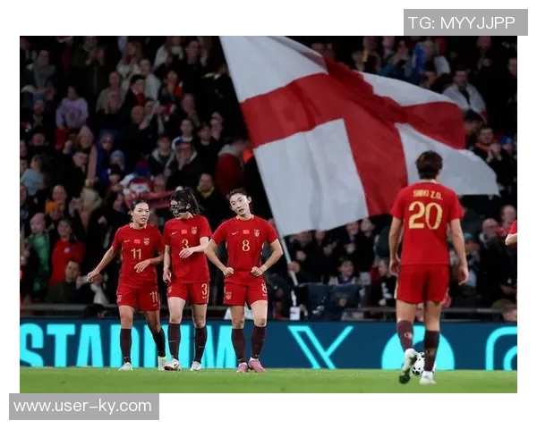 中国国家女子足球队抵达伦敦全力备战与英格兰女足的国际友谊赛